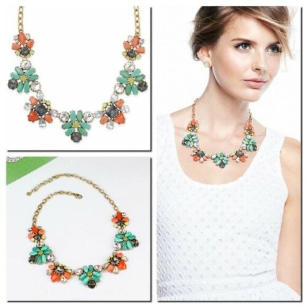 ✨ Stella and Dot Rhinesontes Crystals Cluster Statement Elodie Necklace ✨